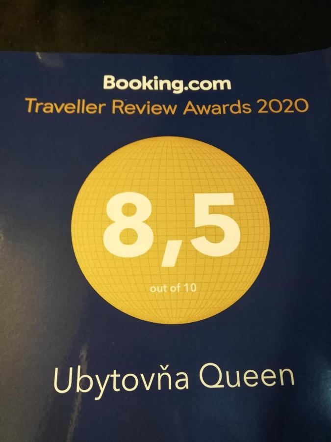 Ubytovanie Queen Hotel Nyitranovák Kültér fotó